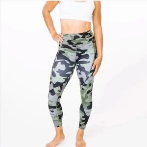 Zyia active womens green camo light n tight 7/8 leggings size 6-8